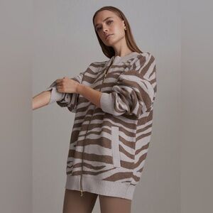 Varley  Zebra Striped Cardigan XSMALL Oversized Crew Neck Zip Front